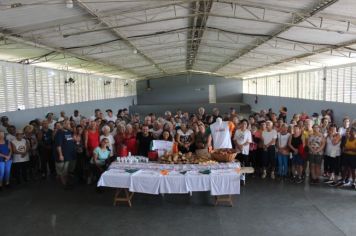 ENTREGA DE UNIFORMES DO PROJETO ENTRE AMIGOS