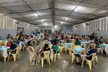 PREFEITURA REALIZA JANTAR E HOMENAGEIA PAIS DO PROJETO ENTRE AMIGOS