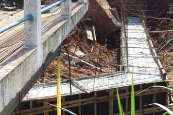 As obras de reconstrução da ponte da Rua Sete de Setembro estão a todo vapor. 